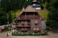 Faller Uhrenmacherhaus mit Figur Jubiläumsmodell H0 2
